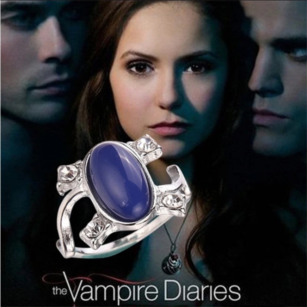 💙Vampire Diaries Moonstone Ring in Size 9💙